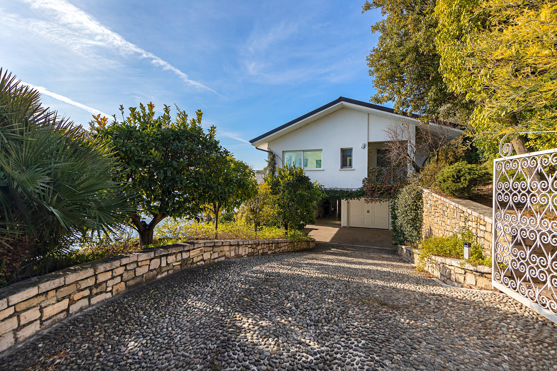 5eeaf373-2800-46ea-9c1c-d41ff72ed6ec