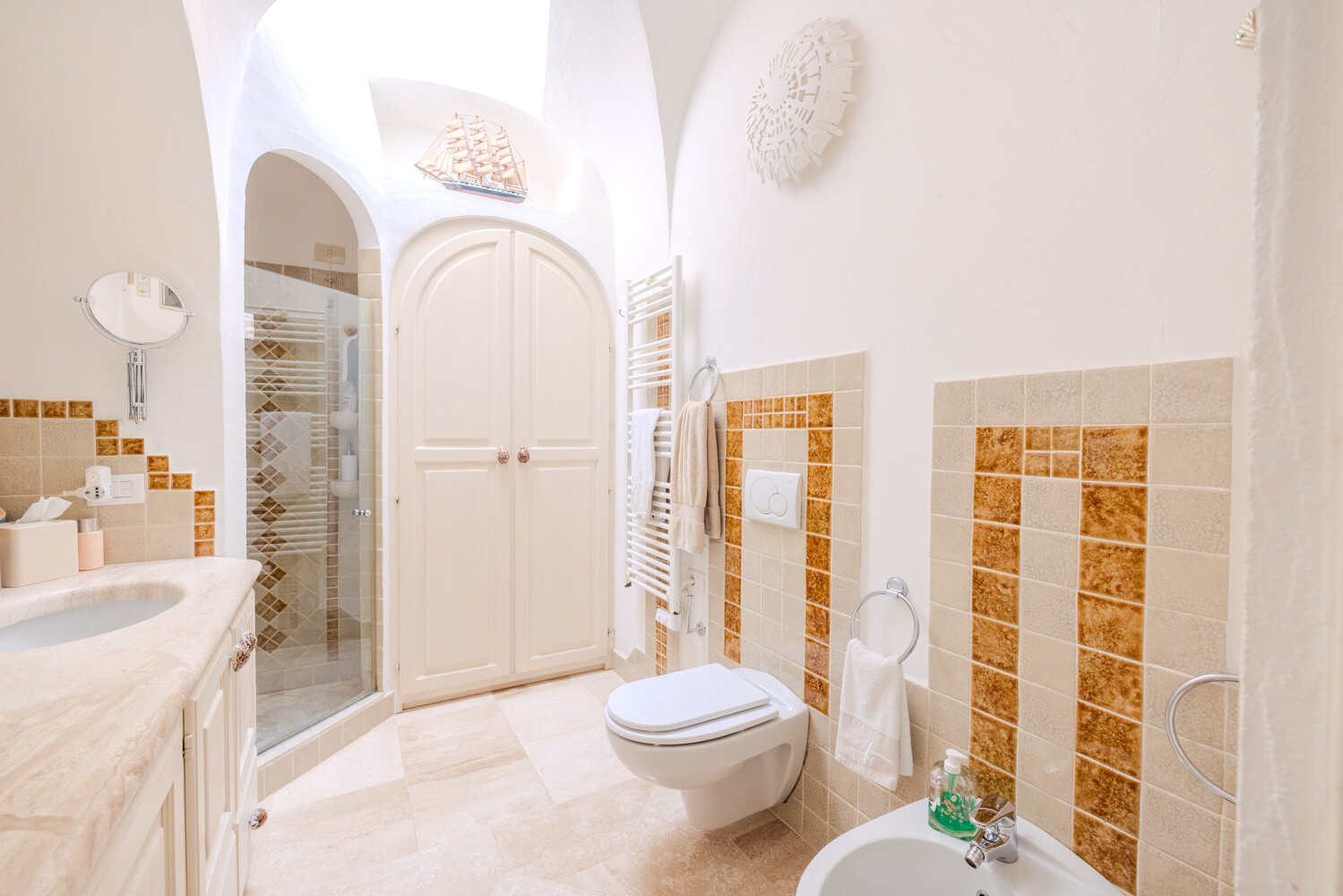 6edc77f1-668f-4554-8051-b021d920c385