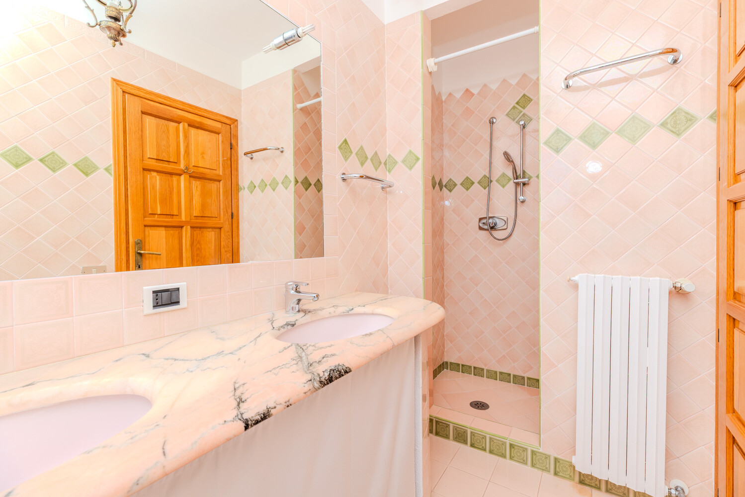 fba4b876-9d0d-4f1d-a38b-83b5659f6d11